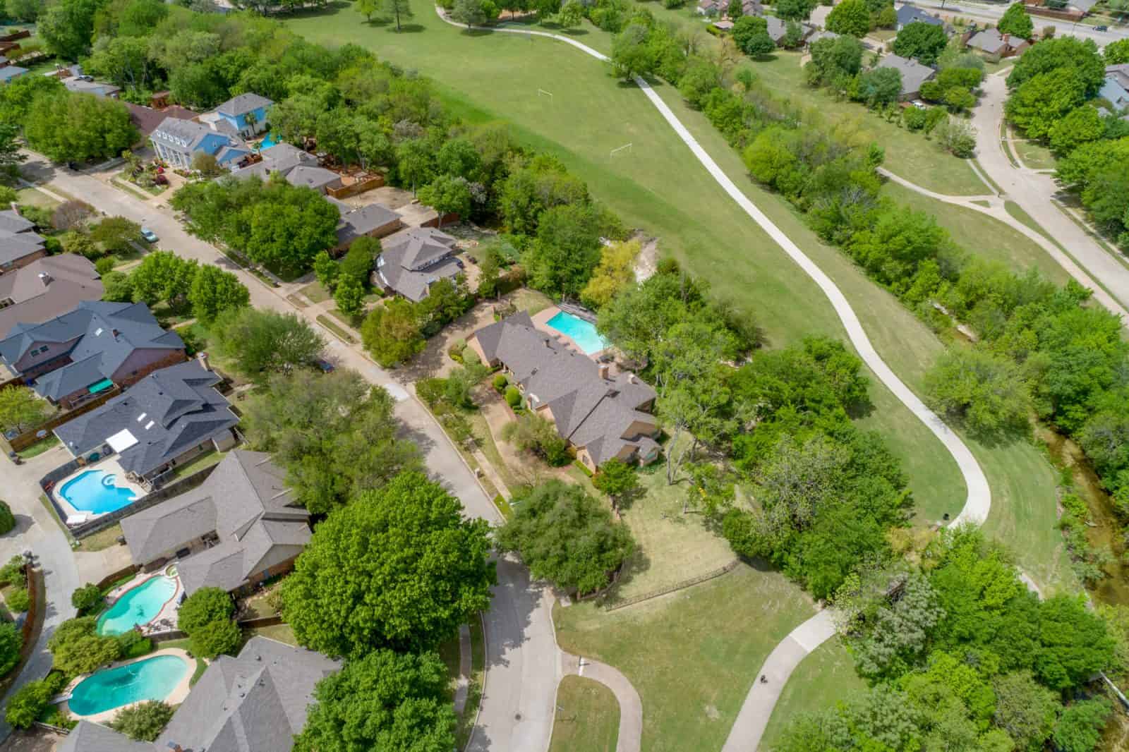 houses with swimming pools in Alabama