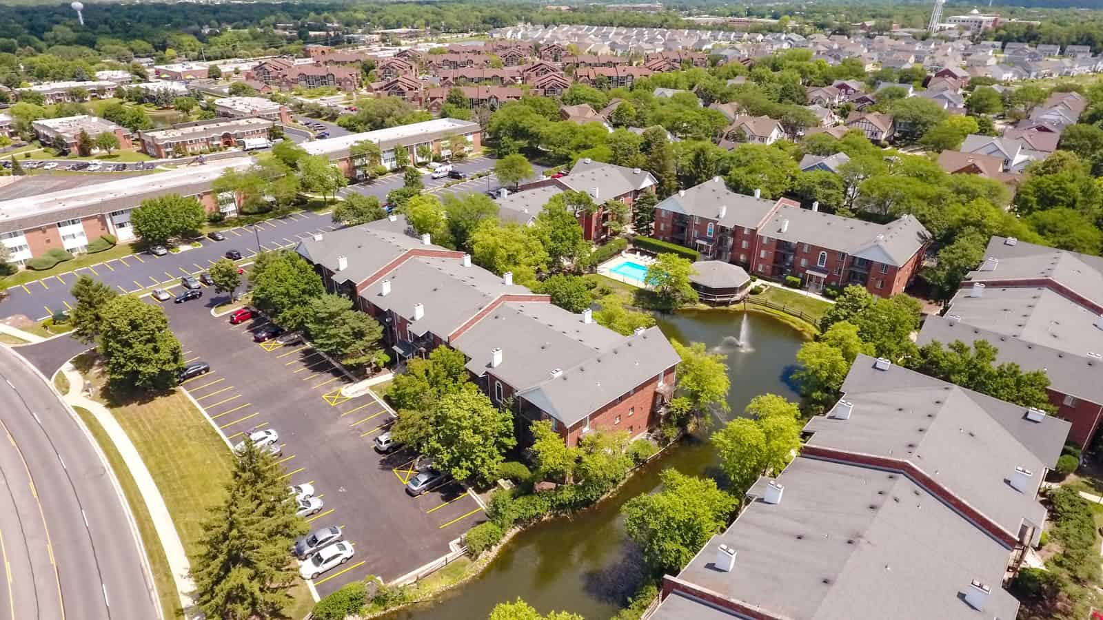 aerial photo of apartment complex with pond and fountain in Illinois