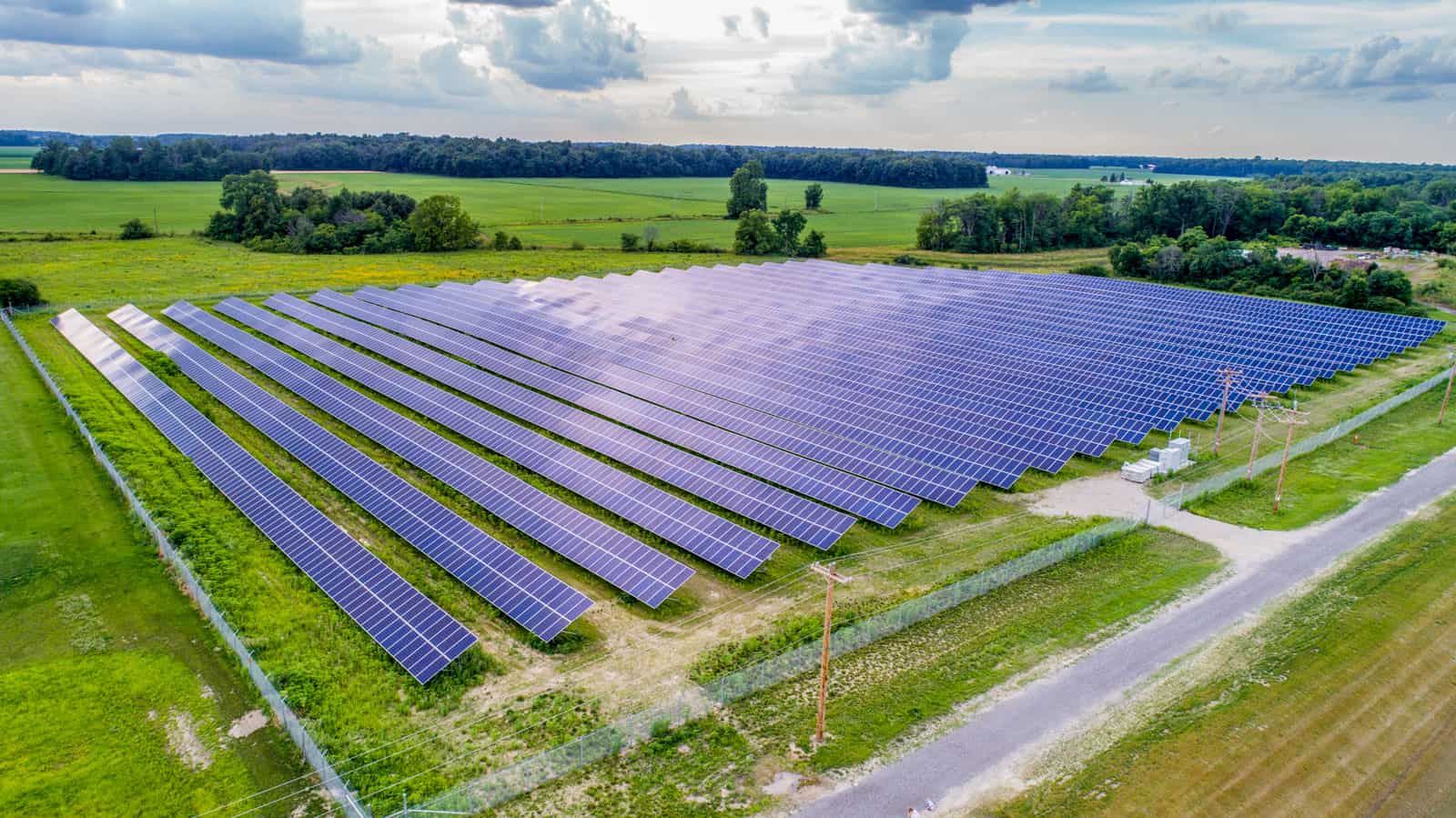 solar panel array on field in Ohio on mostly cloudy day